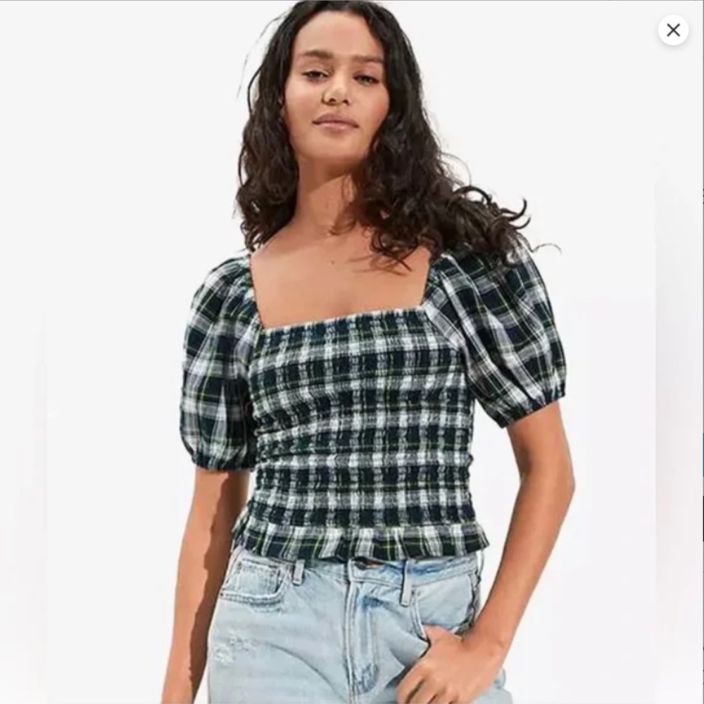 AMERICAN EAGLE | Off-the-Shoulder Smocked Crop Top Blouse Plaid